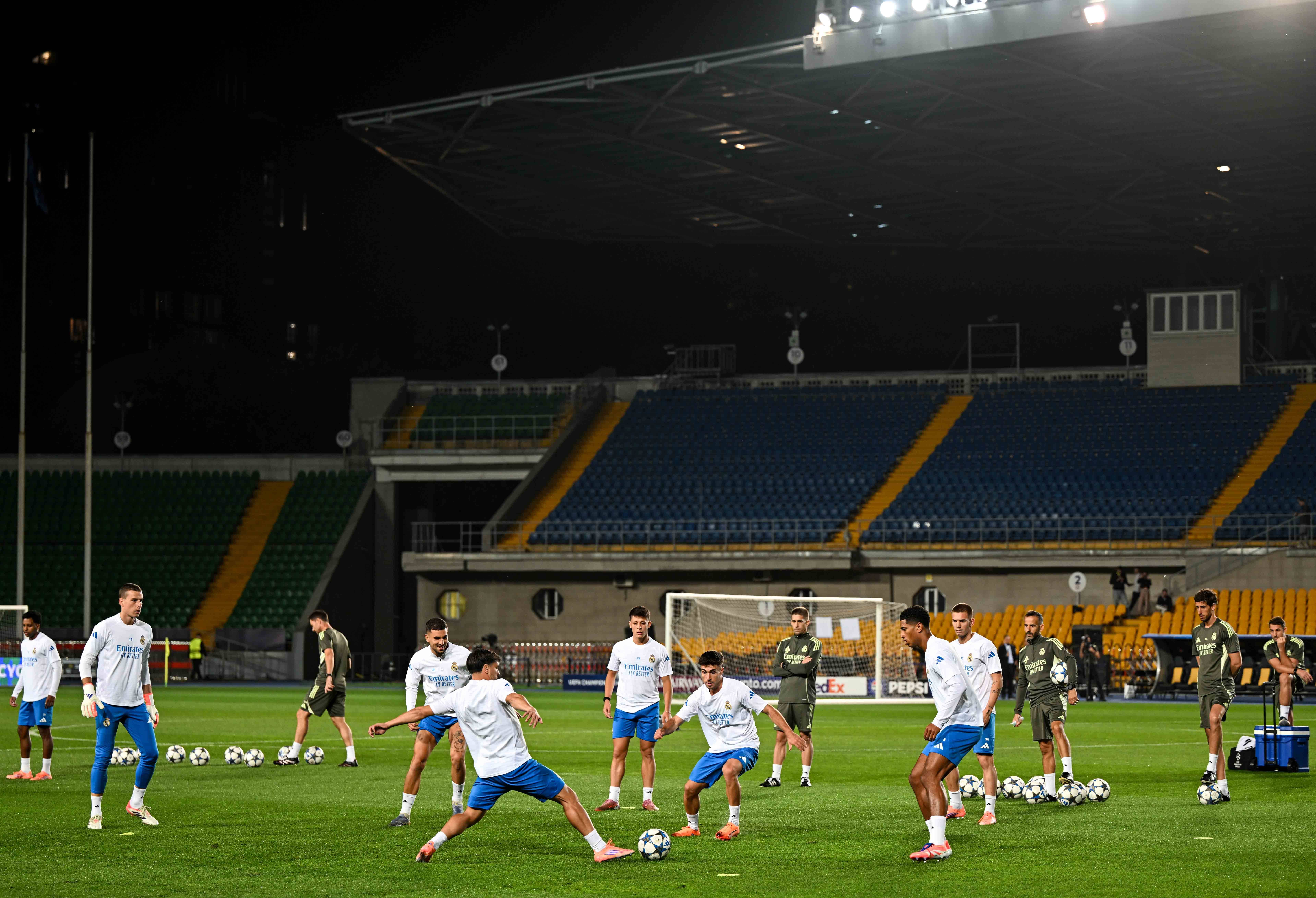  离谱！巴特勒在澳大利亚队比赛中逆转窗口期成都蓉城备战欧冠，休斯敦火箭围绕意甲绝杀压哨